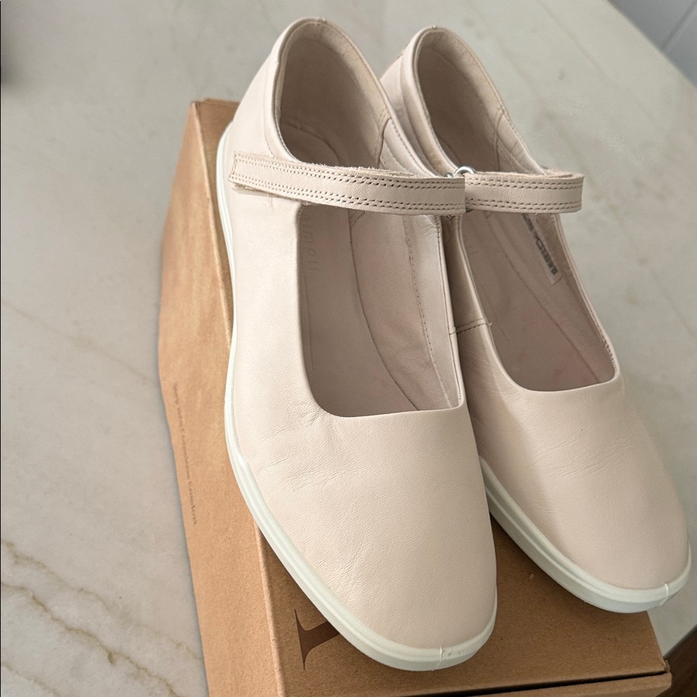 Ecco Women's Mary Jane Flats in Light Beige